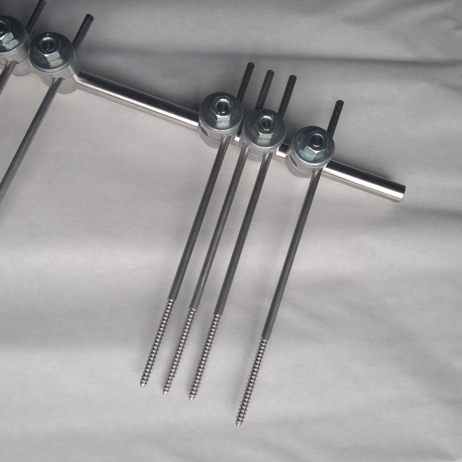 Система зовнішньої фіксації стегна